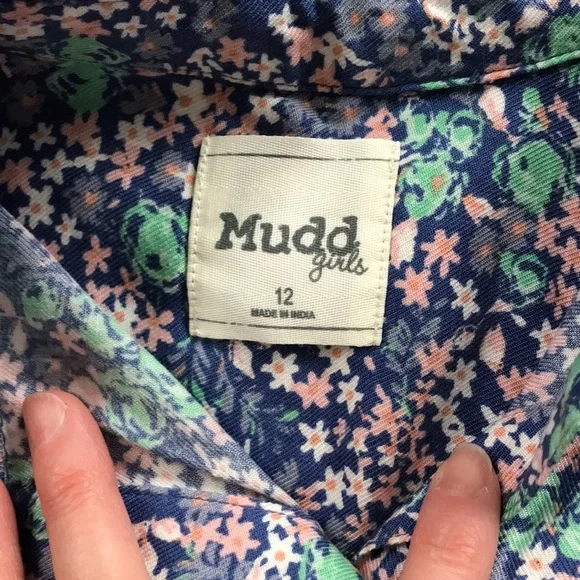 #29 Cute shirt - Picture 3 of 3